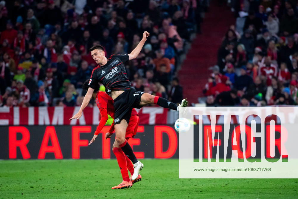 Janik Haberer (FC Union Berlin, 19) im Zweikampf mit Adam Aznou (FC Bayern Muenchen, 48), GER, FC Bayern Muenchen (FCB) vs 1. FC Union Berlin (FCU), Fussball Bundesliga, 9. Spieltag, Saison 2024 2025, 02.11.2024 DFB DFL regulations prohibit any use of photographs as image sequences and or quasi-video GER, FC Bayern Muenchen (FCB) vs 1. FC Union Berlin (FCU), Fussball Bundesliga, 9. Spieltag, Saison 2024 2025, 02.11.2024 Muenchen