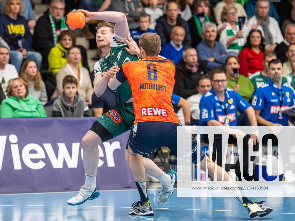 Erik Persson (Frisch Auf Goeppingen, 22) im Zweikampf mit Tim Nothdurft (Rhein-Neckar Loewen, 08), Frisch Auf Goeppingen vs. Rhein-Neckar Loewen, Handball, 1. Bundesliga, Herren, Spielzeit 2024 2025, 23.11.2024, Frisch Auf Goeppingen vs. Rhein-Neckar Loewen, Handball, 1. Bundesliga, Herren, Spielzeit 2024 2025, 23.11.2024 Goeppingen
