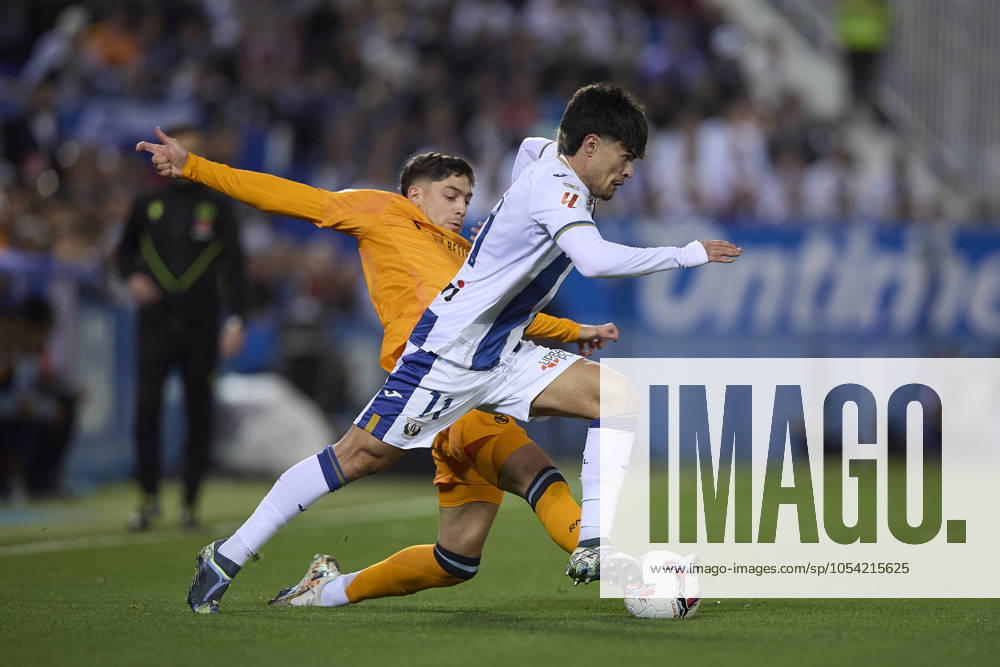 Jude Bellingham (Real Madrid CF) and Juan Cruz (CD Leganes) battle for the ball during the LaLiga match between CD Leganàs and Real Madrid at Butarque on November 24, 2024 in Leganà s, Spain. (Photo by Manu Reino DeFodi Images) Defodi-071_LEGRMC20241124_039