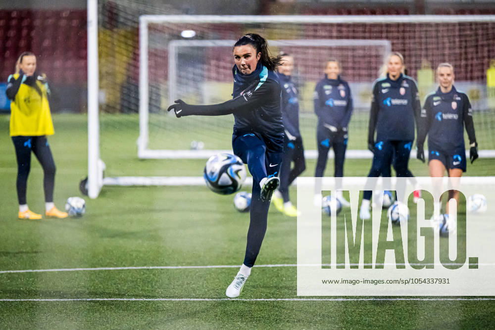 Ingrid Syrstad Engen of the Norwegian women s national football team during a training session on November 28, 2024 in Larne. Photo: Marius Simensen BILDBYRAN COP 238 bbeng dam football fotball fotboll norge norway practice soccer training trening träning uefa women s EURO Qualifier, EM, Europameisterschaft