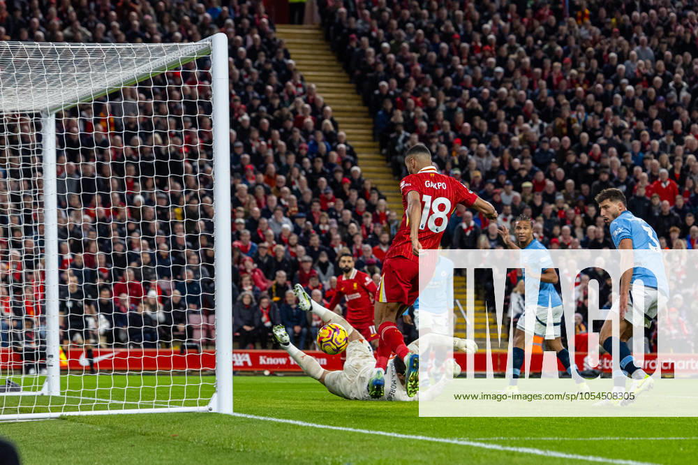 Football - FA Premier League - Liverpool FC v Manchester City FC LIVERPOOL, ENGLAND - Sunday, December 1, 2024: Liverpool s Cody Gakpo scores the first goal during the FA Premier League match between Liverpool FC and Manchester City FC at Anfield. (Photo by David Rawcliffe Propaganda) LIVERPOOL Anfield MERSEYSIDE ENGLAND