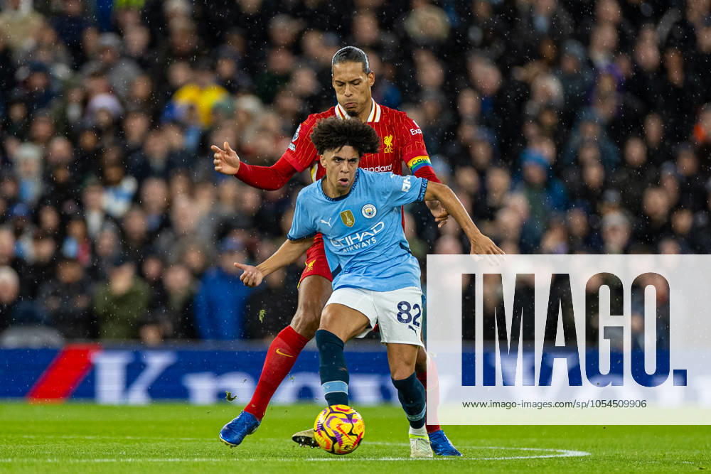 Football - FA Premier League - Liverpool FC v Manchester City FC LIVERPOOL, ENGLAND - Sunday, December 1, 2024: Liverpool s captain Virgil van Dijk (L) challenges Manchester City s Rico Lewis during the FA Premier League match between Liverpool FC and Manchester City FC at Anfield. (Photo by David Rawcliffe Propaganda) LIVERPOOL Anfield MERSEYSIDE ENGLAND