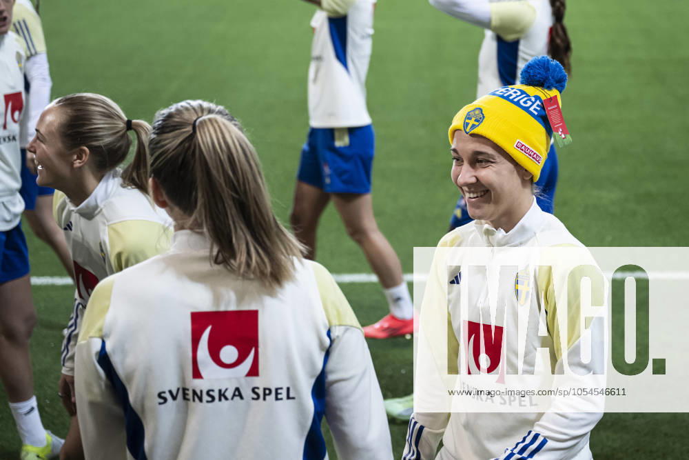 Julia Zigiotti Olme of the Swedish women s national football team during a training session on December 2, 2024 in Stockholm. Photo: Maxim Thorà BILDBYRAN kod MT MT0701 fotboll football soccer fotball em-kval kval uefa womens EURO Qualifier, EM, Europameisterschaft qualifier träning practice training sverige sweden dam bbeng