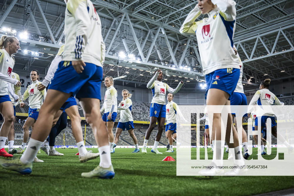 Evelyn Ijeh of the Swedish women s national football team during a training session on December 2, 2024 in Stockholm. Photo: Maxim Thorà BILDBYRAN kod MT MT0701 fotboll football soccer fotball em-kval kval uefa womens EURO Qualifier, EM, Europameisterschaft qualifier träning practice training sverige sweden dam bbeng