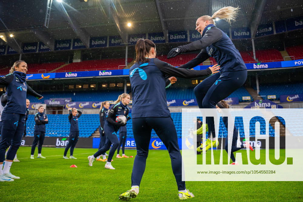 Cathinka Tandberg of the Norwegian women s national football team during a training session on December 2, 2024 in Oslo. Photo: Vegard Grott BILDBYRAN kod VG VG0699 bbeng fotboll football soccer fotball norge norway women dam UEFA EURO, EM, Europameisterschaft,Fussball Qualifier, EM, Europameisterschaft em-kvalifisering kvinner em-kvalik em-kval träning practice training trening