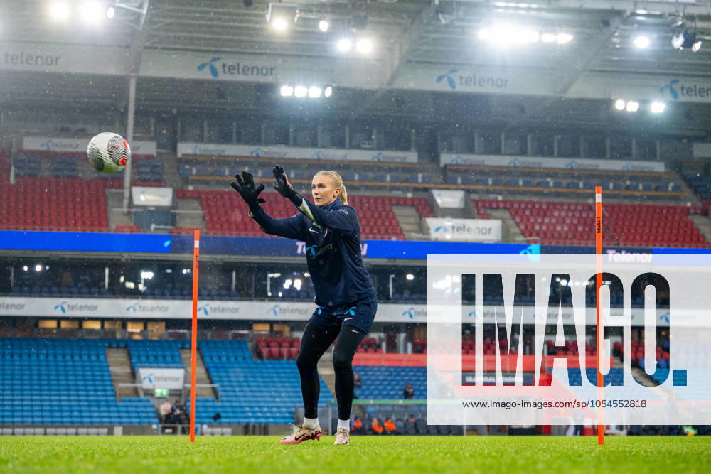 Goalkeeper Selma Panengstuen of the Norwegian women s national football team during a training session on December 2, 2024 in Oslo. Photo: Vegard Grott BILDBYRAN kod VG VG0699 bbeng fotboll football soccer fotball norge norway women dam UEFA EURO, EM, Europameisterschaft,Fussball Qualifier, EM, Europameisterschaft em-kvalifisering kvinner em-kvalik em-kval träning practice training trening