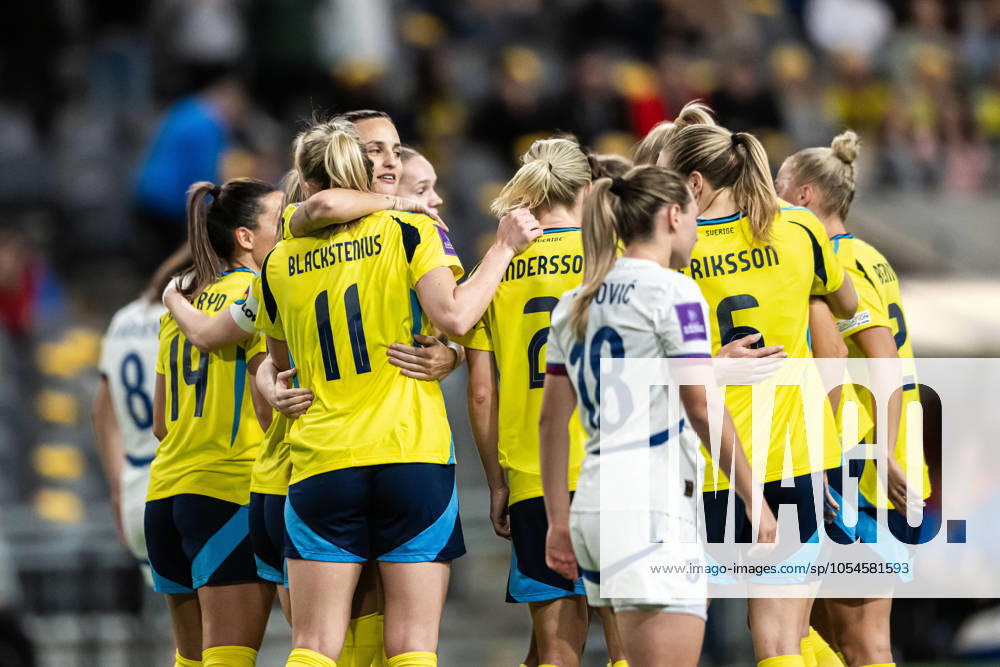 Stina Blackstenius of Sweden celebrates with Nathalie Björn after 4-0 during the UEFA Women s EURO Qualifier, EM, Europameisterschaft play-off football match between Sweden and Serbia on December 3, 2024 in Stockholm. Photo: Emma Wallskog BILDBYRAN COP 320 JM0616 bbeng fotboll football soccer fotball em-kval kval uefa womens euro qualifier play-off sverige sweden serbien serbia dam jubel