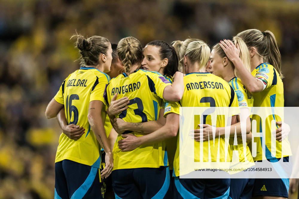 Anna Anvegard and Nathalie Björn of Sweden celebrate after the 6-0 goal during the UEFA Women s EURO Qualifier, EM, Europameisterschaft play-off football match between Sweden and Serbia on December 3, 2024 in Stockholm. Photo: Joel Marklund BILDBYRAN kod JM JM0616 bbeng fotboll football soccer fotball em-kval kval uefa womens euro qualifier play-off sverige sweden serbien serbia dam jubel