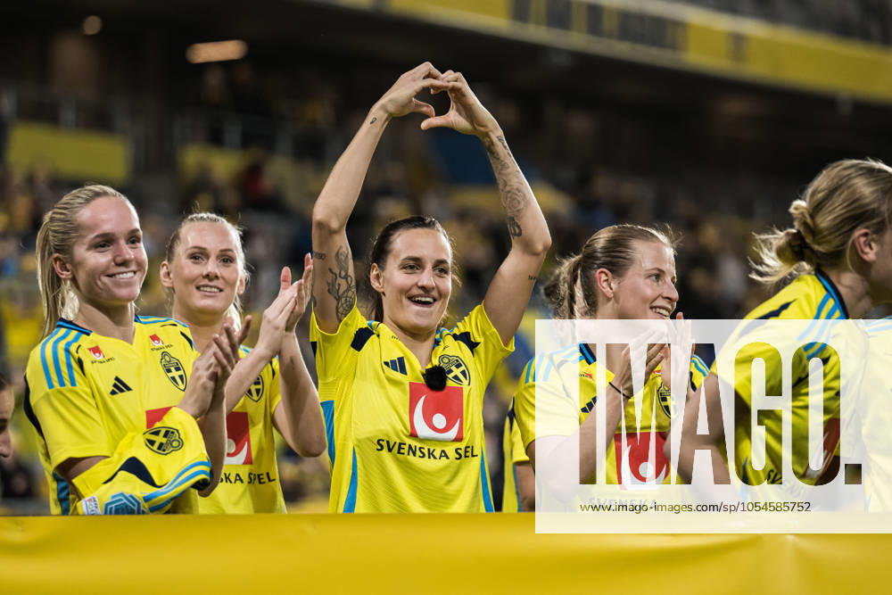 Nathalie Björn of Sweden celebrates after the UEFA Women s EURO Qualifier, EM, Europameisterschaft play-off football match between Sweden and Serbia on December 3, 2024 in Stockholm. Photo: Joel Marklund BILDBYRAN kod JM JM0616 bbeng fotboll football soccer fotball em-kval kval uefa womens euro qualifier play-off sverige sweden serbien serbia dam jubel