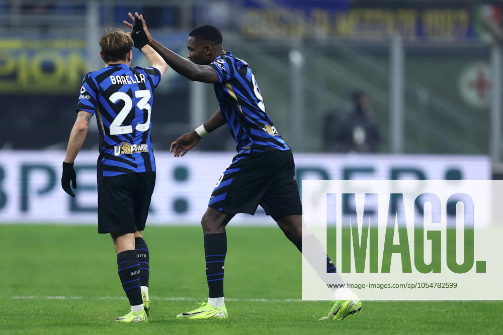 Serie A Fc Internazionale - Parma Calcio Marcus Thuram of Fc Internazionale celebrates with his team mate Nicolo Barella of Fc Internazionale after scoring a goal during the Serie A match beetween Fc Internazionale and Parma Calcio at Stadio Giuseppe Meazza on December 6, 2024 in Milan Italy . Milano Stadio Giuseppe Meazza Italy