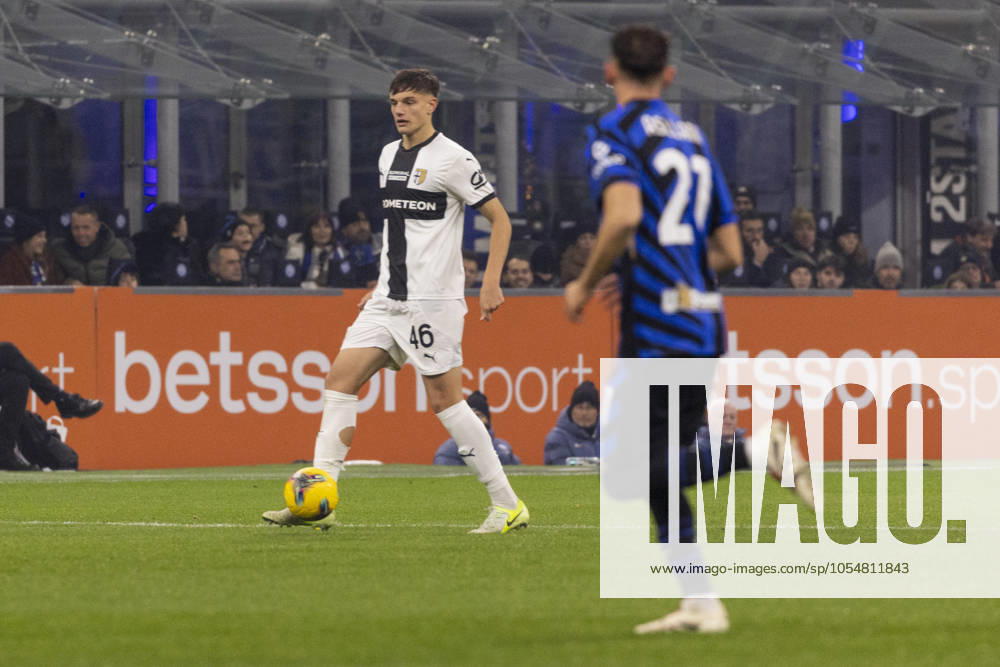 FC Internazionale V Parma Calcio - Serie A Giovanni Leoni plays during the Serie A match between FC Internazionale and Parma Calcio at Stadio Giuseppe Meazza in Milano, Italy, on December 6, 2024. Milano Milano Italy