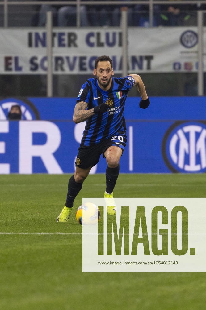 FC Internazionale V Parma Calcio - Serie A Hakan Calhanoglu plays during the Serie A match between FC Internazionale and Parma Calcio at Stadio Giuseppe Meazza in Milano, Italy, on December 6, 2024. Milano Milano Italy