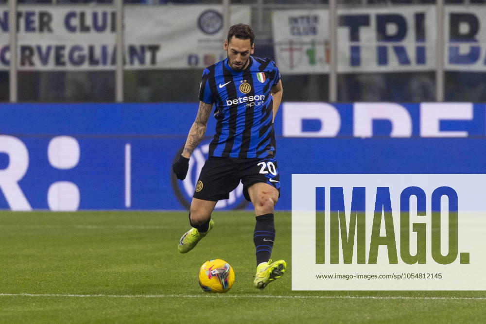FC Internazionale V Parma Calcio - Serie A Hakan Calhanoglu plays during the Serie A match between FC Internazionale and Parma Calcio at Stadio Giuseppe Meazza in Milano, Italy, on December 6, 2024. Milano Milano Italy