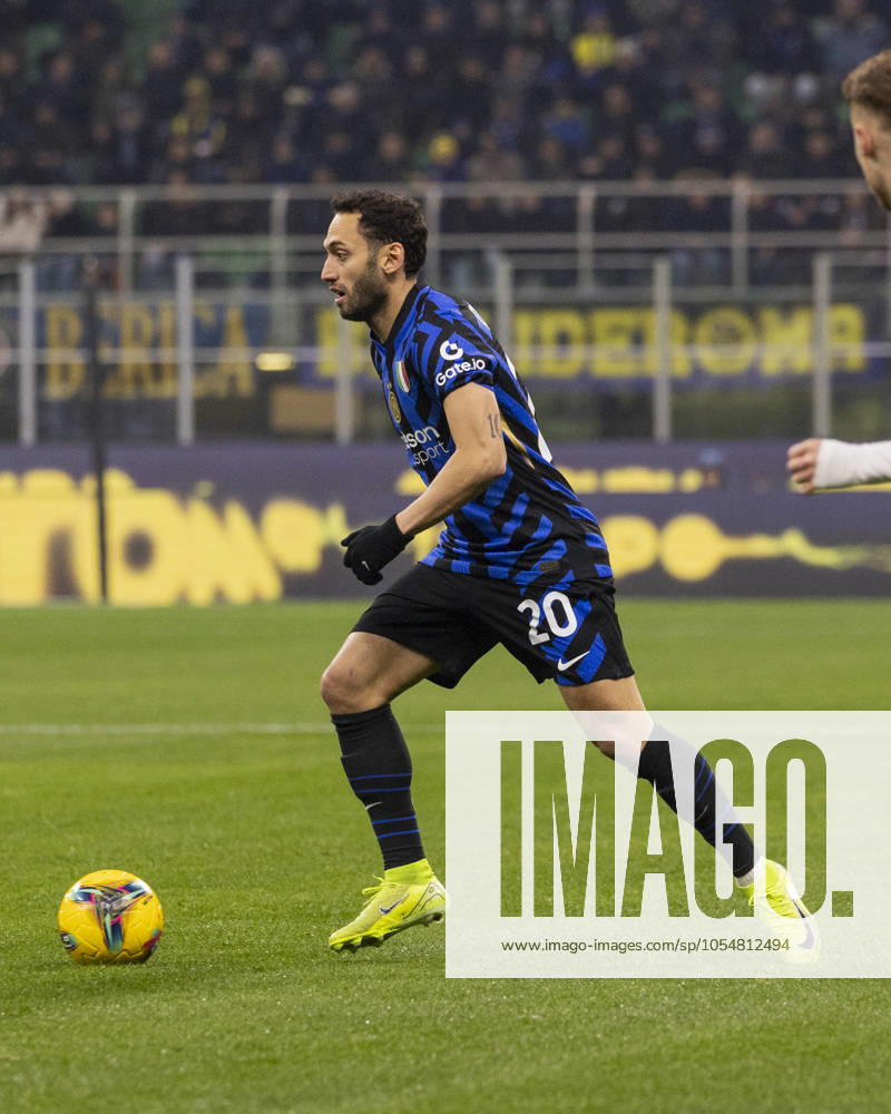FC Internazionale V Parma Calcio - Serie A Hakan Calhanoglu plays during the Serie A match between FC Internazionale and Parma Calcio at Stadio Giuseppe Meazza in Milano, Italy, on December 6, 2024. Milano Milano Italy