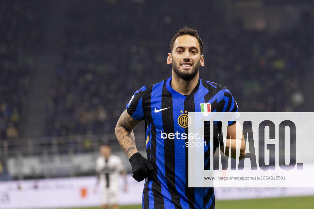 FC Internazionale V Parma Calcio - Serie A Hakan Calhanoglu plays during the Serie A match between FC Internazionale and Parma Calcio at Stadio Giuseppe Meazza in Milano, Italy, on December 6, 2024. Milano Milano Italy