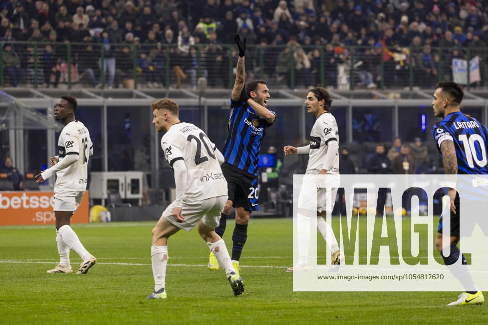 FC Internazionale V Parma Calcio - Serie A Hakan Calhanoglu plays during the Serie A match between FC Internazionale and Parma Calcio at Stadio Giuseppe Meazza in Milano, Italy, on December 6, 2024. Milano Milano Italy