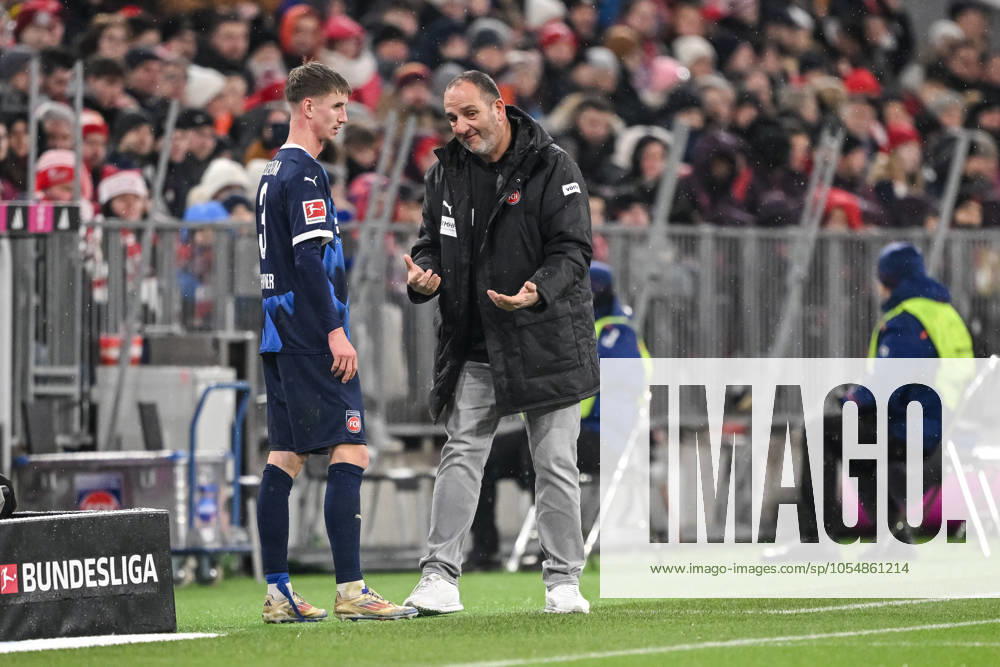 Trainer Frank Schmidt (1.FC Heidenheim) gestikuliert, gestik waehrend des Spiels der 1. Bundesliga zwischen FC Bayern München und 1. FC Heidenheim 1846, Allianz Arena am 07. December 2024 in München, Deutschland. (Foto von Harry Langer DeFodi Images) +++ Trainer Frank Schmidt (1.FC Heidenheim) gestures during the Bundesliga match between FC Bayern München and 1. FC Heidenheim 1846 at Allianz Arena on December 7, 2024 in Munich, Germany. (Photo by Harry Langer DeFodi Images) DFL regulations prohibit any use of photographs as image sequences and or quasi-video. Defodi-541_FCBFCH20241207_049