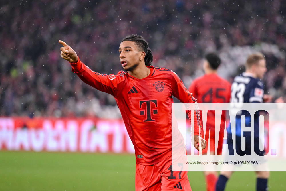 Michael Olise (FC Bayern Muenchen) gestikuliert, gestik waehrend des Spiels der 1. Bundesliga zwischen FC Bayern München und 1. FC Heidenheim 1846, Allianz Arena am 07. December 2024 in München, Deutschland. (Foto von Harry Langer DeFodi Images) +++ Michael Olise (FC Bayern Muenchen) gestures during the Bundesliga match between FC Bayern München and 1. FC Heidenheim 1846 at Allianz Arena on December 7, 2024 in Munich, Germany. (Photo by Harry Langer DeFodi Images) DFL regulations prohibit any use of photographs as image sequences and or quasi-video. Defodi-541_FCBFCH20241207_147