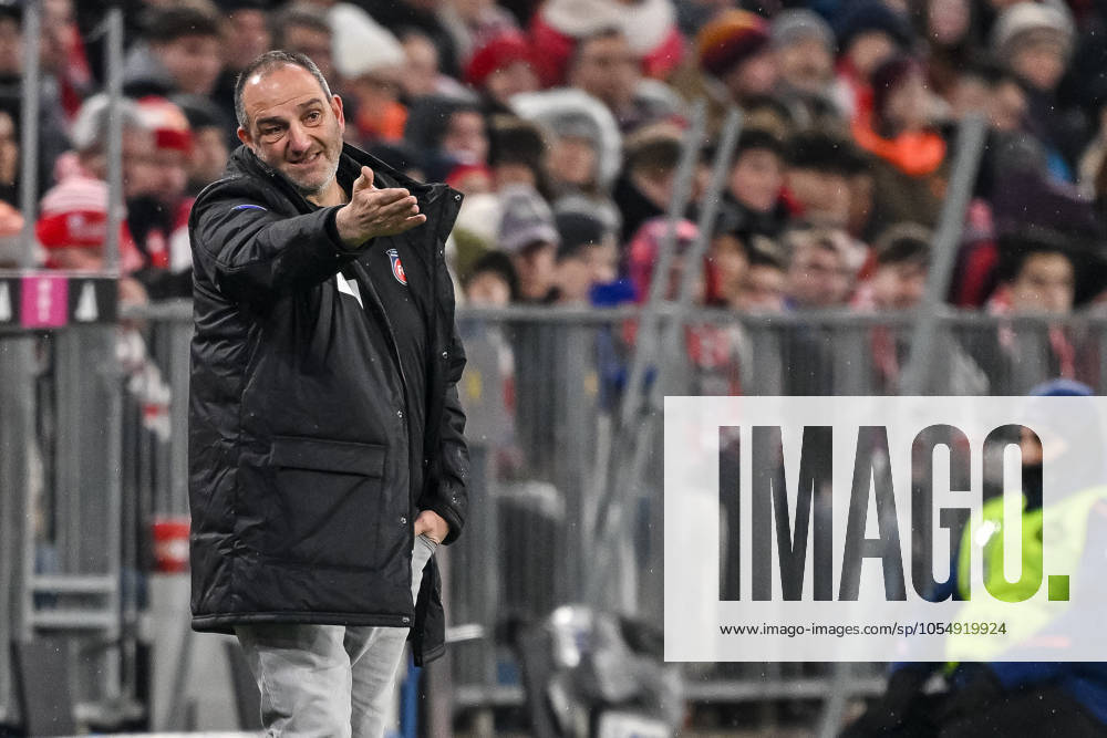 Trainer Frank Schmidt (1.FC Heidenheim) gestikuliert, gestik waehrend des Spiels der 1. Bundesliga zwischen FC Bayern München und 1. FC Heidenheim 1846, Allianz Arena am 07. December 2024 in München, Deutschland. (Foto von Harry Langer DeFodi Images) +++ Trainer Frank Schmidt (1.FC Heidenheim) gestures during the Bundesliga match between FC Bayern München and 1. FC Heidenheim 1846 at Allianz Arena on December 7, 2024 in Munich, Germany. (Photo by Harry Langer DeFodi Images) DFL regulations prohibit any use of photographs as image sequences and or quasi-video. Defodi-541_FCBFCH20241207_199