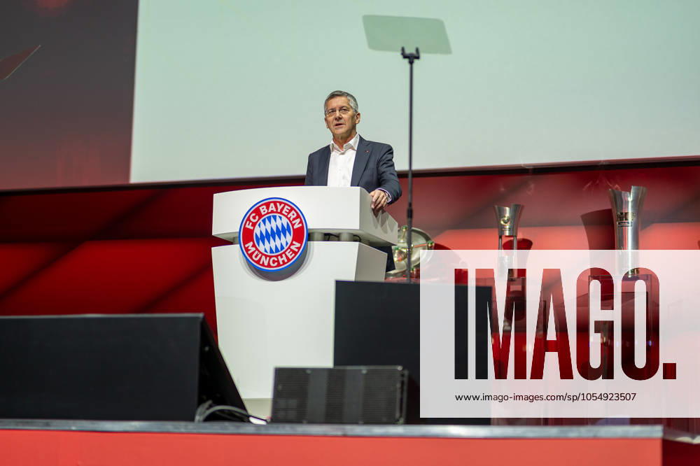 Herbert Heiner (FC Bayern Muenchen, Praesident), GER, FC Bayern Muenchen, Fussball, Bundesliga, Mitgliederversamlung, Jahreshauptversammlung, Spielzeit 2024 2025, 08.12.2024, Eibner-Pressefoto Sascha Walther GER, FC Bayern Muenchen, Fussball, Bundesliga, Mitgliederversamlung, Jahreshauptversammlung, Spielzeit 2024 2025, 08.12.2024 Muenchen