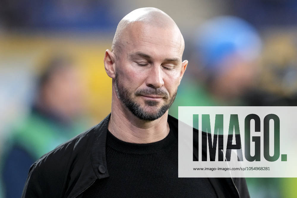 Christian Ilzer (Trainer, Cheftrainer, Hoffenheim), Einzelbild, Einzelfoto, Aktion, Action, enttäuscht schauend, Enttäuschung, Frustration, disappointed, pessimistisch, 08.12.2024, Sinsheim (Deutschland), Fussball, Bundesliga, TSG 1899 Hoffenheim - SC Freiburg, 08.12.2024, Sinsheim (Deutschland), Fussball, Bundesliga, TSG 1899 Hoffenheim - SC Freiburg, DFB DFL REGULATIONS PROHIBIT ANY USE OF PHOTOGRAPHS AS IMAGE SEQUENCES AND OR QUASI-VIDEO.
