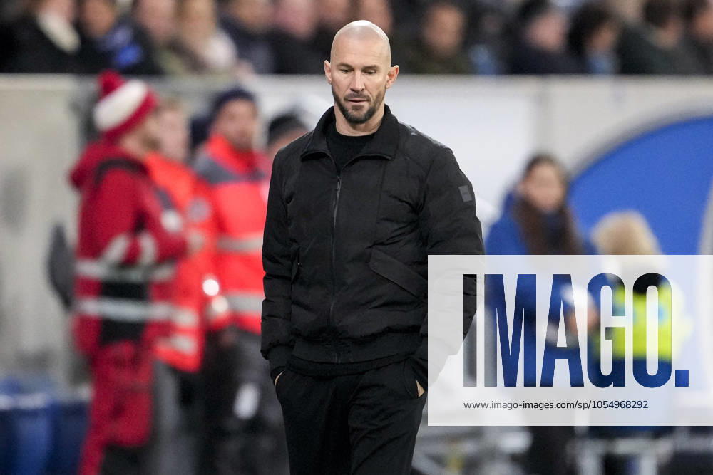 Christian Ilzer (Trainer, Cheftrainer, Hoffenheim), Einzelbild, Einzelfoto, Aktion, Action, enttäuscht schauend, Enttäuschung, Frustration, disappointed, pessimistisch, 08.12.2024, Sinsheim (Deutschland), Fussball, Bundesliga, TSG 1899 Hoffenheim - SC Freiburg, 08.12.2024, Sinsheim (Deutschland), Fussball, Bundesliga, TSG 1899 Hoffenheim - SC Freiburg, DFB DFL REGULATIONS PROHIBIT ANY USE OF PHOTOGRAPHS AS IMAGE SEQUENCES AND OR QUASI-VIDEO.