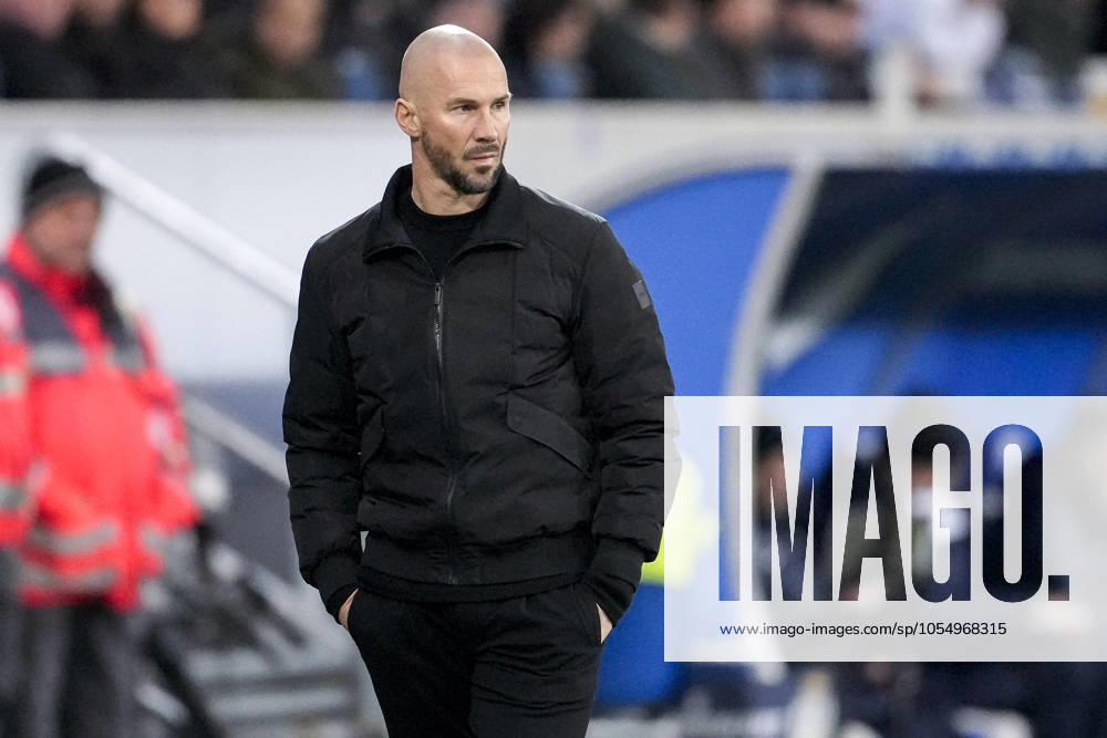 Christian Ilzer (Trainer, Cheftrainer, Hoffenheim), Einzelbild, Einzelfoto, Aktion, Action, 08.12.2024, Sinsheim (Deutschland), Fussball, Bundesliga, TSG 1899 Hoffenheim - SC Freiburg, 08.12.2024, Sinsheim (Deutschland), Fussball, Bundesliga, TSG 1899 Hoffenheim - SC Freiburg, DFB DFL REGULATIONS PROHIBIT ANY USE OF PHOTOGRAPHS AS IMAGE SEQUENCES AND OR QUASI-VIDEO.