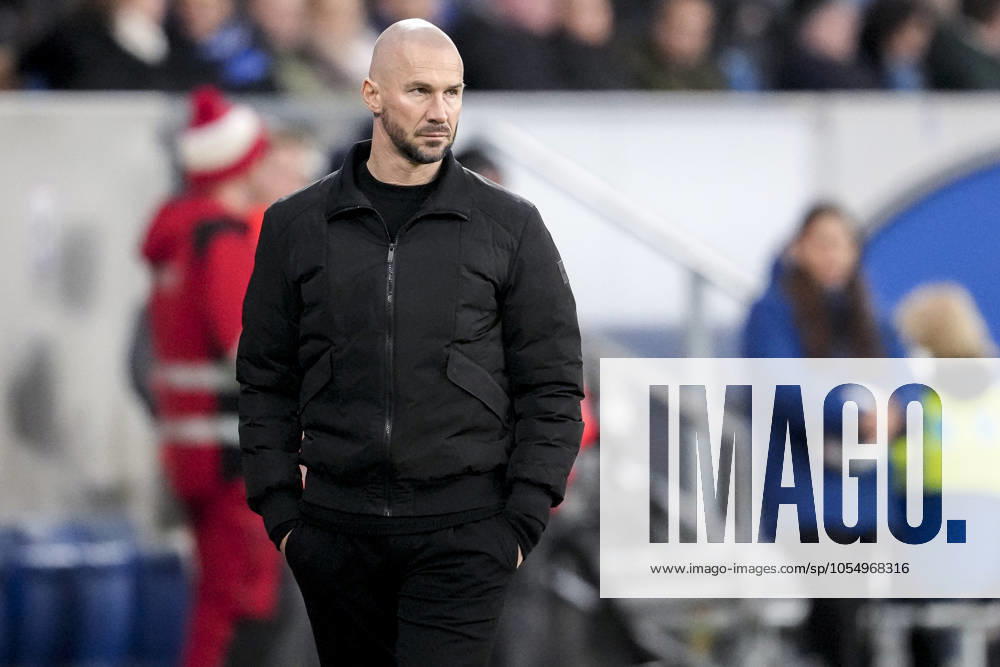 Christian Ilzer (Trainer, Cheftrainer, Hoffenheim), Einzelbild, Einzelfoto, Aktion, Action, 08.12.2024, Sinsheim (Deutschland), Fussball, Bundesliga, TSG 1899 Hoffenheim - SC Freiburg, 08.12.2024, Sinsheim (Deutschland), Fussball, Bundesliga, TSG 1899 Hoffenheim - SC Freiburg, DFB DFL REGULATIONS PROHIBIT ANY USE OF PHOTOGRAPHS AS IMAGE SEQUENCES AND OR QUASI-VIDEO.