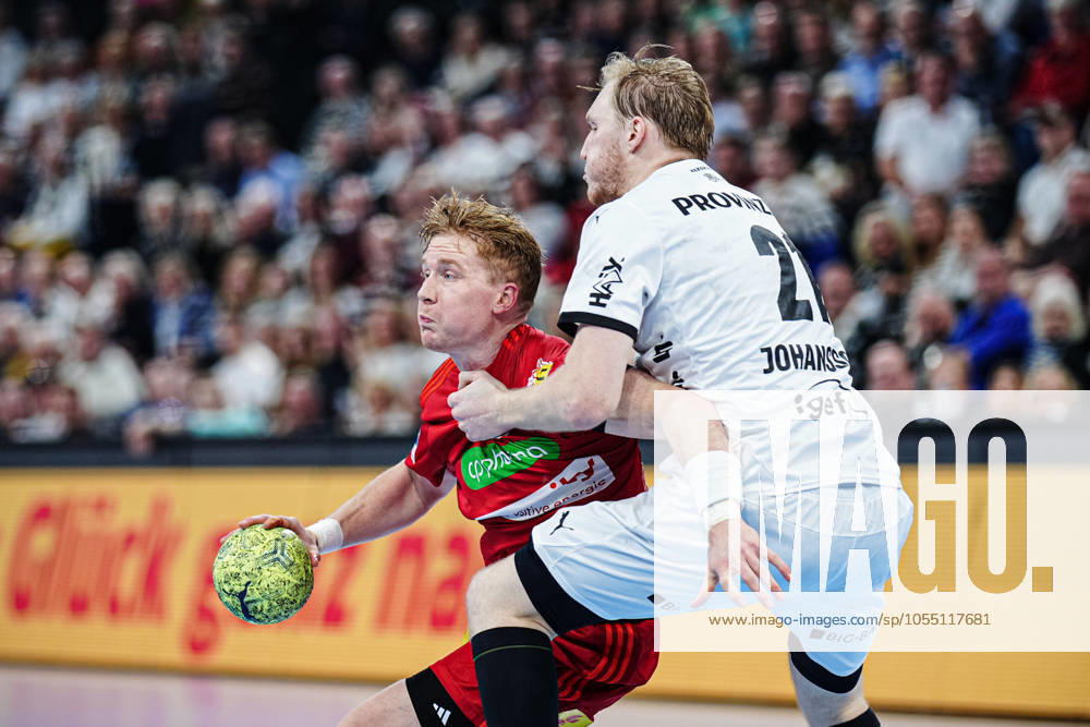 Jonathan Edvardsson (TSV Hannover-Burgdorf, 26), Eric Johansson (THW Kiel, 21) GER, THW Kiel vs. TSV Hannover-Burgdorf, Handball, Bundesliga, Spieltag, 14, Saison 2024 2025, 11.12.2024 GER, THW Kiel vs. TSV Hannover-Burgdorf, Handball, Bundesliga, Spieltag, 14, Saison 2024 2025, 11.12.2024 Kiel
