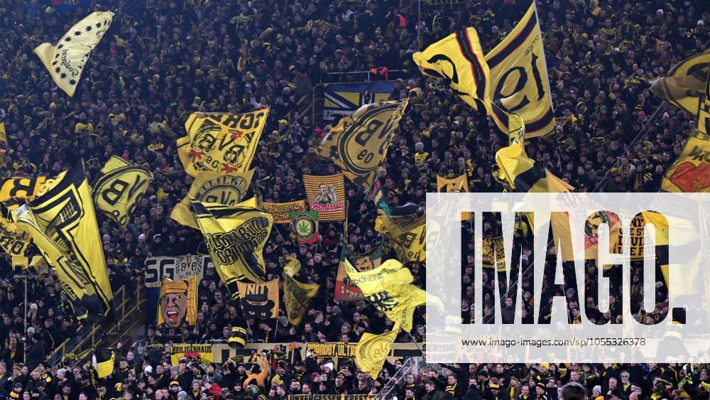DORTMUND - Borussia Dortmund supporters during the UEFA Champions league match between Borussia Dortmund and FC Barcelona, Barca at the Signal Iduna Park on Dec. 11, 2024 in Dortmund, Germany. ANP Hollandse Hoogte UEFA Champions League 2024 25 League phase 6 2024 25 ANPxSportx xGerritxvanxKeulenxIVx 515703559 originalFilename: 515703559