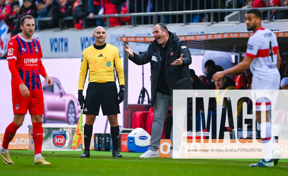 Trainer Frank Schmidt (1. FC Heidenheim) gestikuliert und wirkt frustriert waehrend des Spiels der 1. Bundesliga zwischen 1. FC Heidenheim 1846 und VfB Stuttgart, Voith-Arena am 15. December 2024 in Heidenheim, Deutschland. (Foto von Silas Schueller DeFodi Images) +++ Trainer Frank Schmidt (1. FC Heidenheim) gestures and looks frustratred during the Bundesliga match between 1. FC Heidenheim 1846 and VfB Stuttgart at Voith Arena on December 15, 2024 in Heidenheim, Germany. (Photo by Silas Schueller DeFodi Images) DFL regulations prohibit any use of photographs as image sequences and or quasi-video. (Photo by Silas Schueller DeFodi Images) Defodi-738_738_FCHVFB_20241215_192