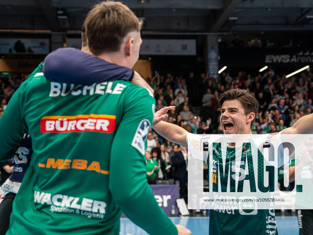 Rutger ten Velde (Frisch Auf Goeppingen, 05) jubelt Tibor Ivanisevic (Frisch Auf Goeppingen, 16) und Julian Buchele (Frisch Auf Goeppingen, 12) zu, Frisch Auf Goeppingen vs. HSG Wetzlar, Handball, 1. Bundesliga, Herren, Spielzeit 2024 2025, 15.12.2024, Frisch Auf Goeppingen vs. HSG Wetzlar, Handball, 1. Bundesliga, Herren, Spielzeit 2024 2025, 15.12.2024 Goeppingen