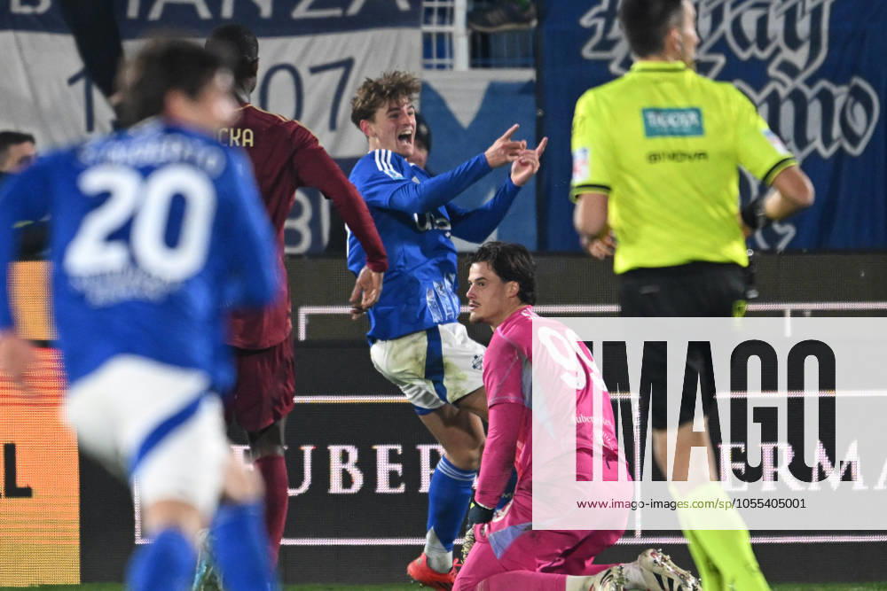 Nico Paz of Calcio Como celebrating after a goal during the Italian Serie A football match between Calcio Como and AS Roma on 15 of December 2024 at the Giuseppe Senigallia stadium in Como, Italy