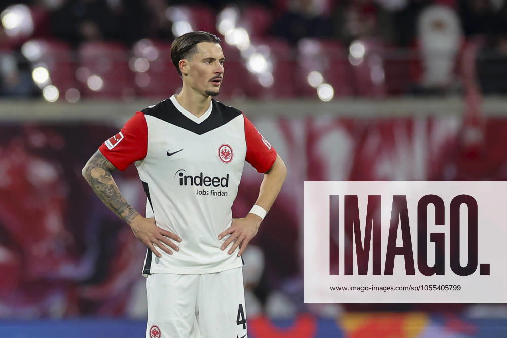 Robin Koch (Eintracht Frankfurt) schaut enttaeuscht, Bundesliga, RB Leipzig v Eintracht Frankfurt, Red Bull Arena am 15. December 2024 in Leipzig, Deutschland. (Foto von Marco Steinbrenner DeFodi Images) Robin Koch (Eintracht Frankfurt) looks dejected, Bundesliga, RB Leipzig v Eintracht Frankfurt, Red Bull Arena, December 15, 2024 in Leipzig, Germany. (Photo by Marco Steinbrenner DeFodi Images) DFL regulations prohibit any use of photographs as image sequences and or quasi-video. Defodi-700_leipzig_frank_20241215_009