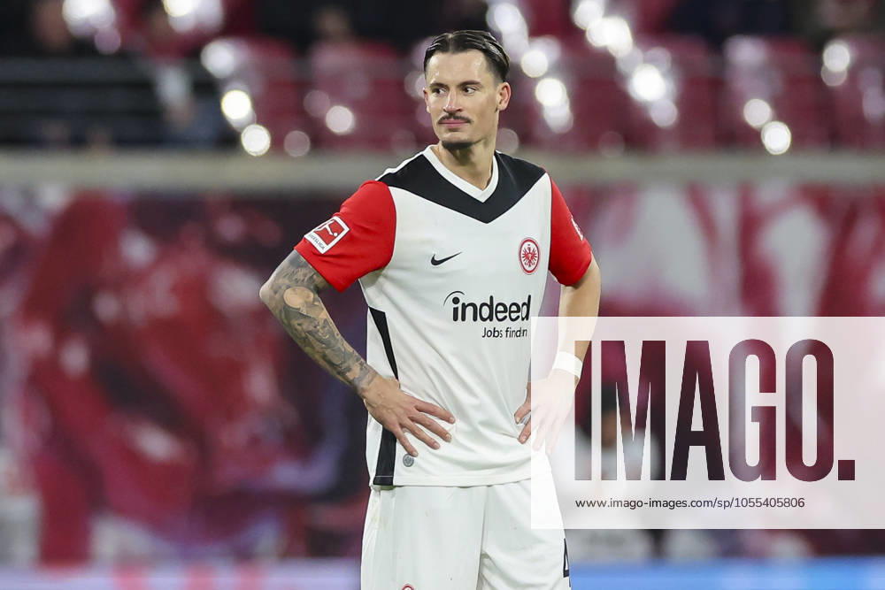 Robin Koch (Eintracht Frankfurt) schaut enttaeuscht, Bundesliga, RB Leipzig v Eintracht Frankfurt, Red Bull Arena am 15. December 2024 in Leipzig, Deutschland. (Foto von Marco Steinbrenner DeFodi Images) Robin Koch (Eintracht Frankfurt) looks dejected, Bundesliga, RB Leipzig v Eintracht Frankfurt, Red Bull Arena, December 15, 2024 in Leipzig, Germany. (Photo by Marco Steinbrenner DeFodi Images) DFL regulations prohibit any use of photographs as image sequences and or quasi-video. Defodi-700_leipzig_frank_20241215_010