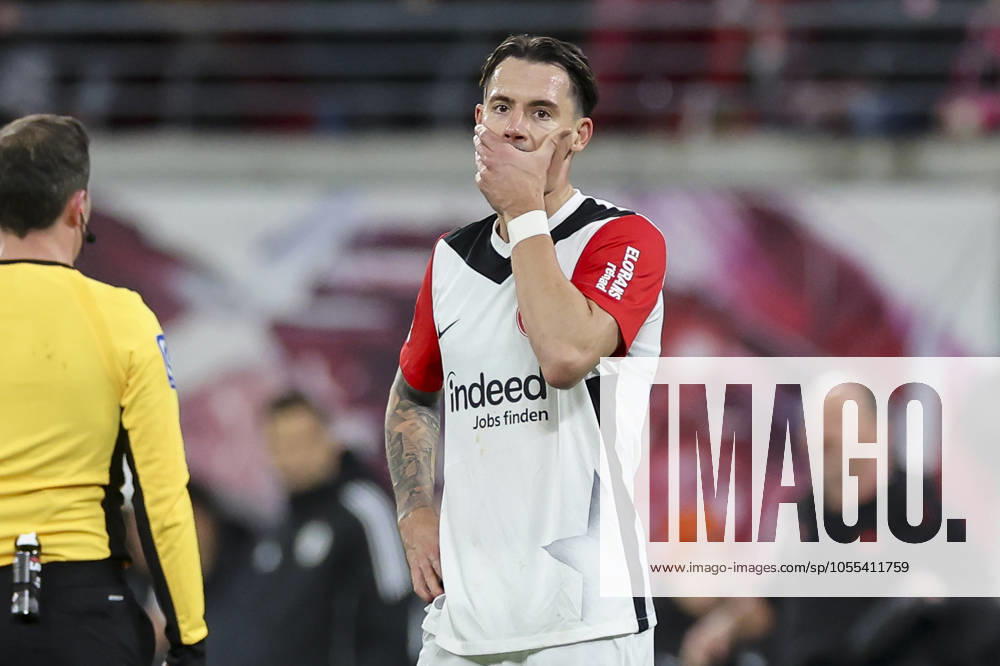 Robin Koch (Eintracht Frankfurt) schaut enttaeuscht, Bundesliga, RB Leipzig v Eintracht Frankfurt, Red Bull Arena am 15. December 2024 in Leipzig, Deutschland. (Foto von Marco Steinbrenner DeFodi Images) Robin Koch (Eintracht Frankfurt) looks dejected, Bundesliga, RB Leipzig v Eintracht Frankfurt, Red Bull Arena, December 15, 2024 in Leipzig, Germany. (Photo by Marco Steinbrenner DeFodi Images) DFL regulations prohibit any use of photographs as image sequences and or quasi-video. Defodi-700_leipzig_frank_20241215_031