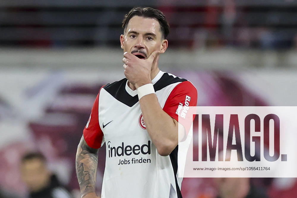 Robin Koch (Eintracht Frankfurt) schaut enttaeuscht, Bundesliga, RB Leipzig v Eintracht Frankfurt, Red Bull Arena am 15. December 2024 in Leipzig, Deutschland. (Foto von Marco Steinbrenner DeFodi Images) Robin Koch (Eintracht Frankfurt) looks dejected, Bundesliga, RB Leipzig v Eintracht Frankfurt, Red Bull Arena, December 15, 2024 in Leipzig, Germany. (Photo by Marco Steinbrenner DeFodi Images) DFL regulations prohibit any use of photographs as image sequences and or quasi-video. Defodi-700_leipzig_frank_20241215_032