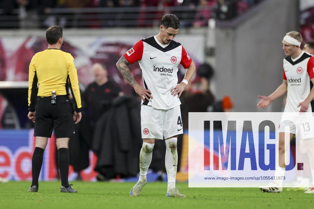 Robin Koch (Eintracht Frankfurt) schaut enttaeuscht, Bundesliga, RB Leipzig v Eintracht Frankfurt, Red Bull Arena am 15. December 2024 in Leipzig, Deutschland. (Foto von Marco Steinbrenner DeFodi Images) Robin Koch (Eintracht Frankfurt) looks dejected, Bundesliga, RB Leipzig v Eintracht Frankfurt, Red Bull Arena, December 15, 2024 in Leipzig, Germany. (Photo by Marco Steinbrenner DeFodi Images) DFL regulations prohibit any use of photographs as image sequences and or quasi-video. Defodi-700_leipzig_frank_20241215_033