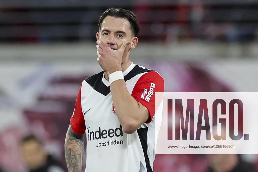 Robin Koch (Eintracht Frankfurt) schaut enttaeuscht, Bundesliga, RB Leipzig v Eintracht Frankfurt, Red Bull Arena am 15. December 2024 in Leipzig, Deutschland. (Foto von Marco Steinbrenner DeFodi Images) Robin Koch (Eintracht Frankfurt) looks dejected, Bundesliga, RB Leipzig v Eintracht Frankfurt, Red Bull Arena, December 15, 2024 in Leipzig, Germany. (Photo by Marco Steinbrenner DeFodi Images) DFL regulations prohibit any use of photographs as image sequences and or quasi-video. Defodi-700_leipzig_frank_20241215_159