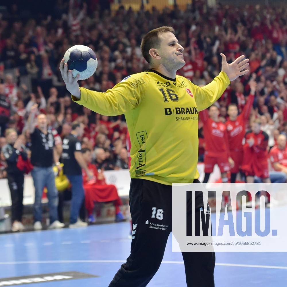 Jubel bei Nebojsa Simic (Torwart MT Melsungen 16) , GER, MT Melsungen - SG Flensburg-Handewitt, Handball, DHB-Pokal, Viertelfinale, Saison 2024 2025, 19.12.2024, GER, MT Melsungen - SG Flensburg-Handewitt, Handball, DHB-Pokal, Viertelfinale, Saison 2024 2025, 19.12.2024 Kassel
