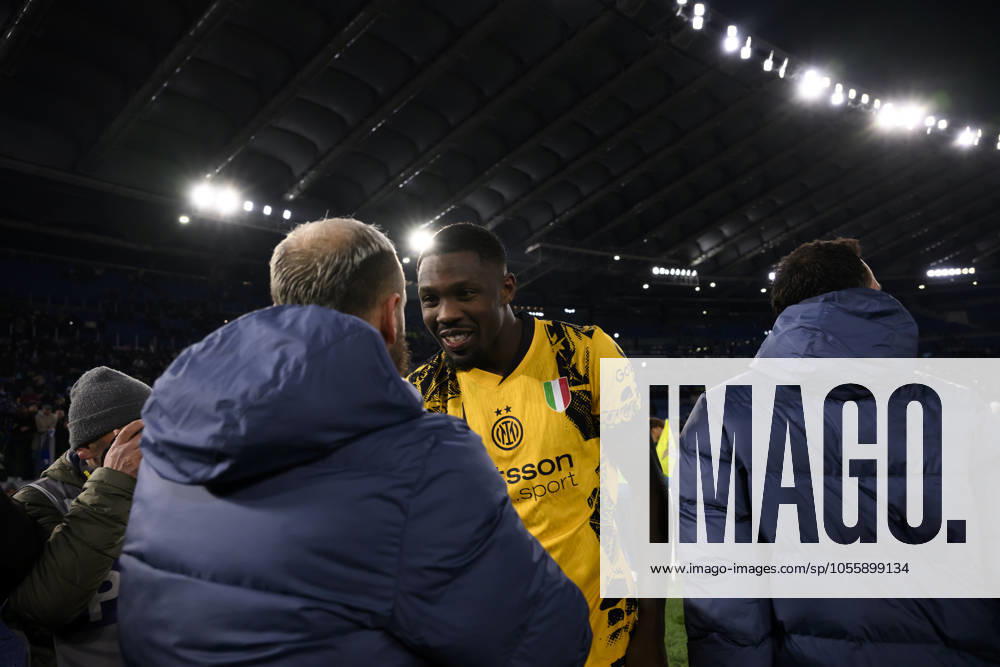 Marcus Thuram of FC Internazionale celebrates at the end of the Serie A football match between SS Lazio and FC Internazionale at Olimpico stadium in Rome (Italy), December 16, 2024. AndreaxStaccioli