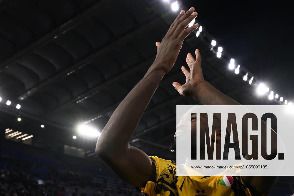 Marcus Thuram of FC Internazionale celebrates at the end of the Serie A football match between SS Lazio and FC Internazionale at Olimpico stadium in Rome (Italy), December 16, 2024. AndreaxStaccioli