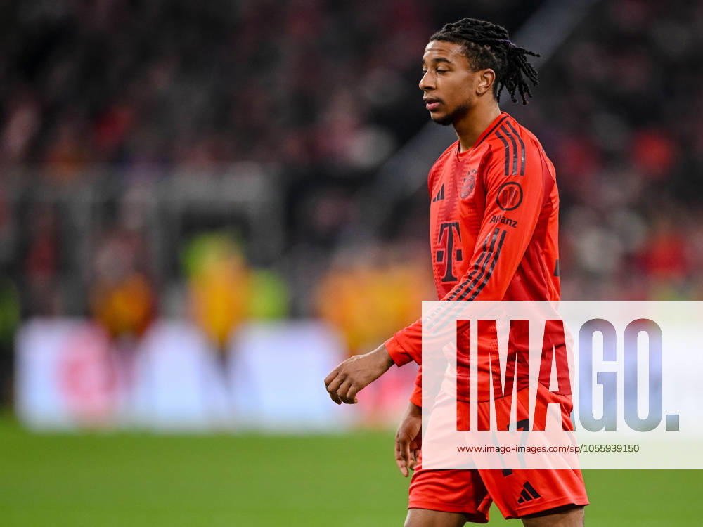 Michael Olise (FC Bayern Muenchen) Schaut waehrend des Spiels der 1. Bundesliga zwischen FC Bayern München und RB Leipzig, Allianz Arena am 20. December 2024 in München, Deutschland. (Foto von Harry Langer DeFodi Images) +++ Michael Olise (FC Bayern Muenchen) Looks on during the Bundesliga match between FC Bayern München and RB Leipzig at Allianz Arena on December 20, 2024 in Munich, Germany. (Photo by Harry Langer DeFodi Images) DFL regulations prohibit any use of photographs as image sequences and or quasi-video. Defodi-541_FCBRBL20241220_178