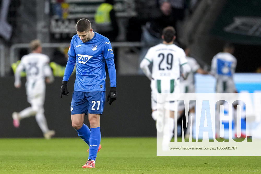 Andrej Kramaric (Hoffenheim, 27), Spieler der TSG 1899 Hoffenheim, enttäuscht schauend, Enttäuschung, Frustration, disappointed, pessimistisch, nach dem Gegentor zum 1:2, Action, Aktion, Spielszene, 21.12.2024, Sinsheim (Deutschland), Fussball, Bundesliga, TSG 1899 Hoffenheim - Borussia Mönchengladbach, DFB DFL REGULATIONS PROHIBIT ANY USE OF PHOTOGRAPHS AS IMAGE SEQUENCES AND OR QUASI-VIDEO.