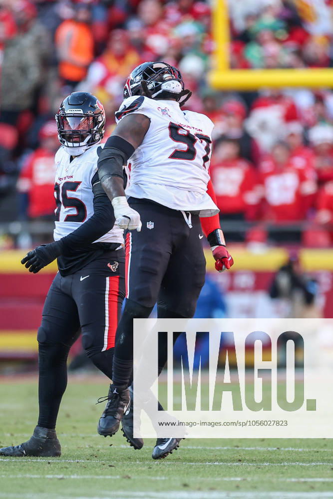 NFL, American Football Herren, USA 2024: Texans vs Chiefs DEC 21 December 21, 2024: Houston Texans defensive tackle Mario Edwards Jr. (97) reacts to a fourth down stop against the Kansas City Chiefs during the second half at GEHA Field at Arrowhead Stadium in Kansas City, MO. David Smith CSM (Credit Image: Â David Smith Cal Media) Kansas City Mo United States of America