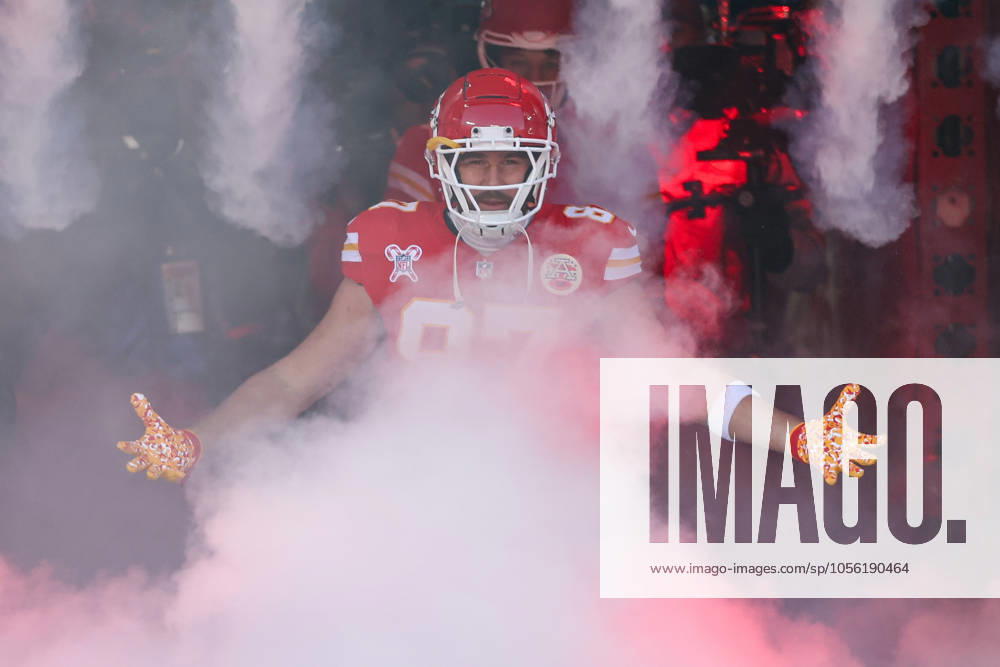NFL, American Football Herren, USA 2024: Texans vs Chiefs DEC 21 December 21, 2024: Kansas City Chiefs tight end Travis Kelce (87) is introduced before a game against the Houston Texans at GEHA Field at Arrowhead Stadium in Kansas City, MO. David Smith CSM (Credit Image: Â David Smith Cal Media) Kansas City Mo United States of America