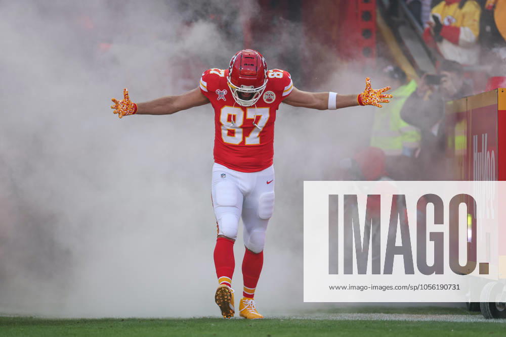 NFL, American Football Herren, USA 2024: Texans vs Chiefs DEC 21 December 21, 2024: Kansas City Chiefs tight end Travis Kelce (87) is introduced before a game against the Houston Texans at GEHA Field at Arrowhead Stadium in Kansas City, MO. David Smith CSM (Credit Image: Â David Smith Cal Media) Kansas City Mo United States of America