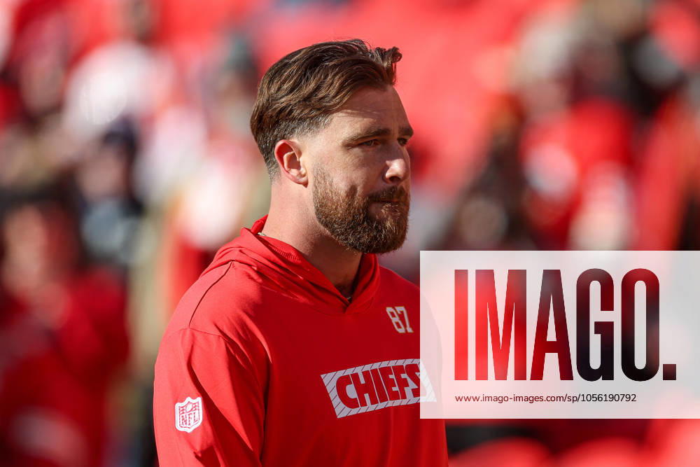 NFL, American Football Herren, USA 2024: Texans vs Chiefs DEC 21 December 21, 2024: Kansas City Chiefs tight end Travis Kelce (87) warms up before a game against the Houston Texans at GEHA Field at Arrowhead Stadium in Kansas City, MO. David Smith CSM (Credit Image: Â David Smith Cal Media) Kansas City Mo United States of America