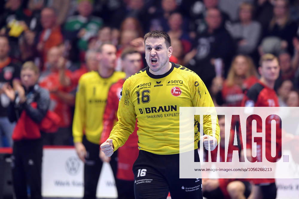 Jubel bei Nebojsa Simic (Torwart MT Melsungen 16) , GER, MT Melsungen - TSV Hannover-Burgdorf, Handball, 1. Bundesliga, 17. Spieltag, Saison 2024 2025, 23.12.2024, GER, MT Melsungen - TSV Hannover-Burgdorf, Handball, 1. Bundesliga, 17. Spieltag, Saison 2024 2025, 23.12.2024 Kassel