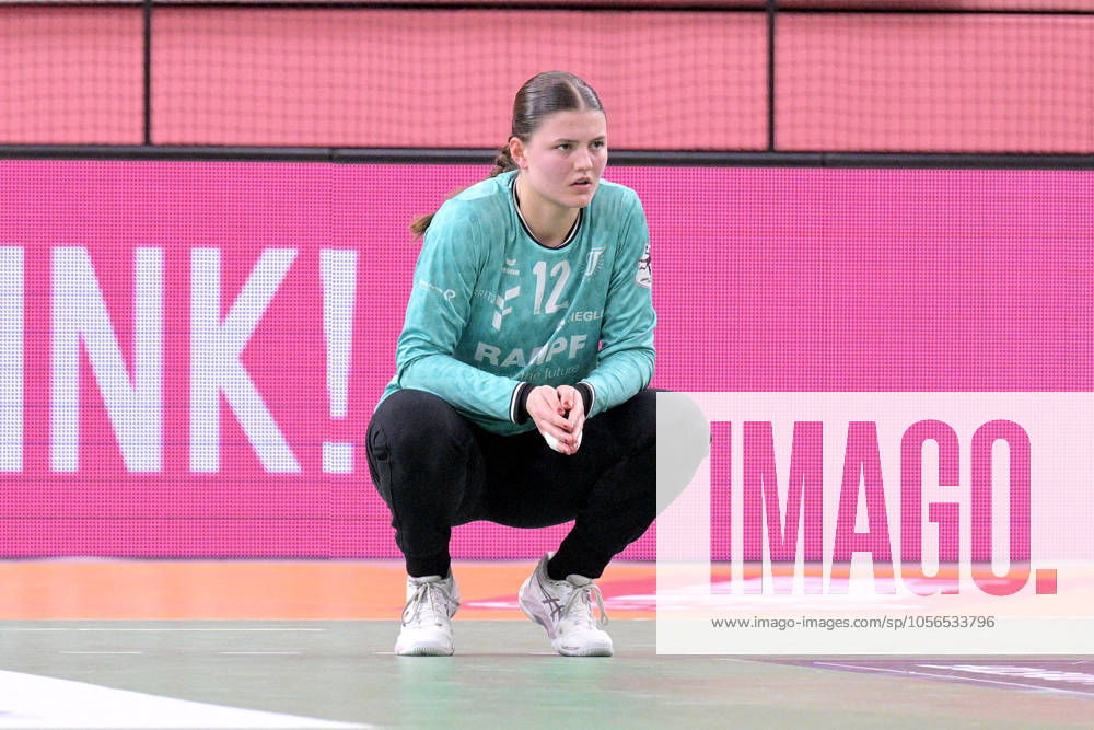 Marie Kristin Weiss (TusSies Metzingen, 12) im Tor TusSies Metzingen vs. HB Ludwigsburg, Handball, HBF, 9.Ligaspieltag, Saison 2024 2025, 27.12.2024 TusSies Metzingen vs. HB Ludwigsburg, Handball, HBF, 9.Ligaspieltag, Saison 2024 2025, 27.12.2024 Tuebingen
